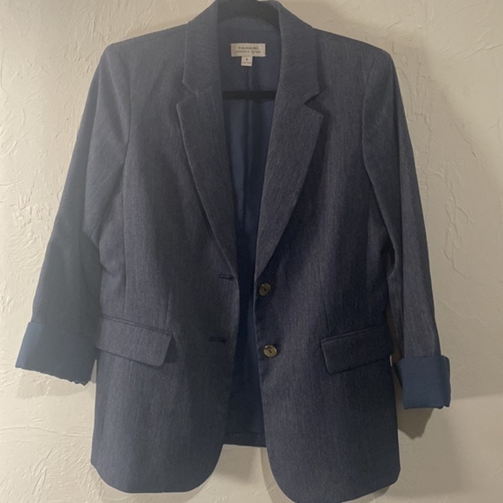 💙‼️NWOT “TAHARI” Luxurious Chambray Blazer